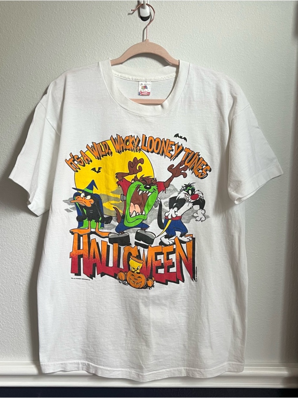 Vintage Warner Bros Looney Tunes Wild Wacky Halloween Short Sleeve T Shirt